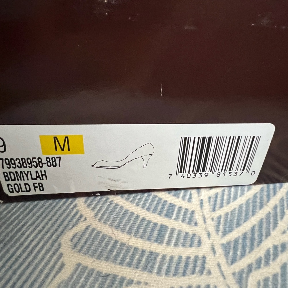 Bandolino peep toe silver shoes - Picture 6 of 9